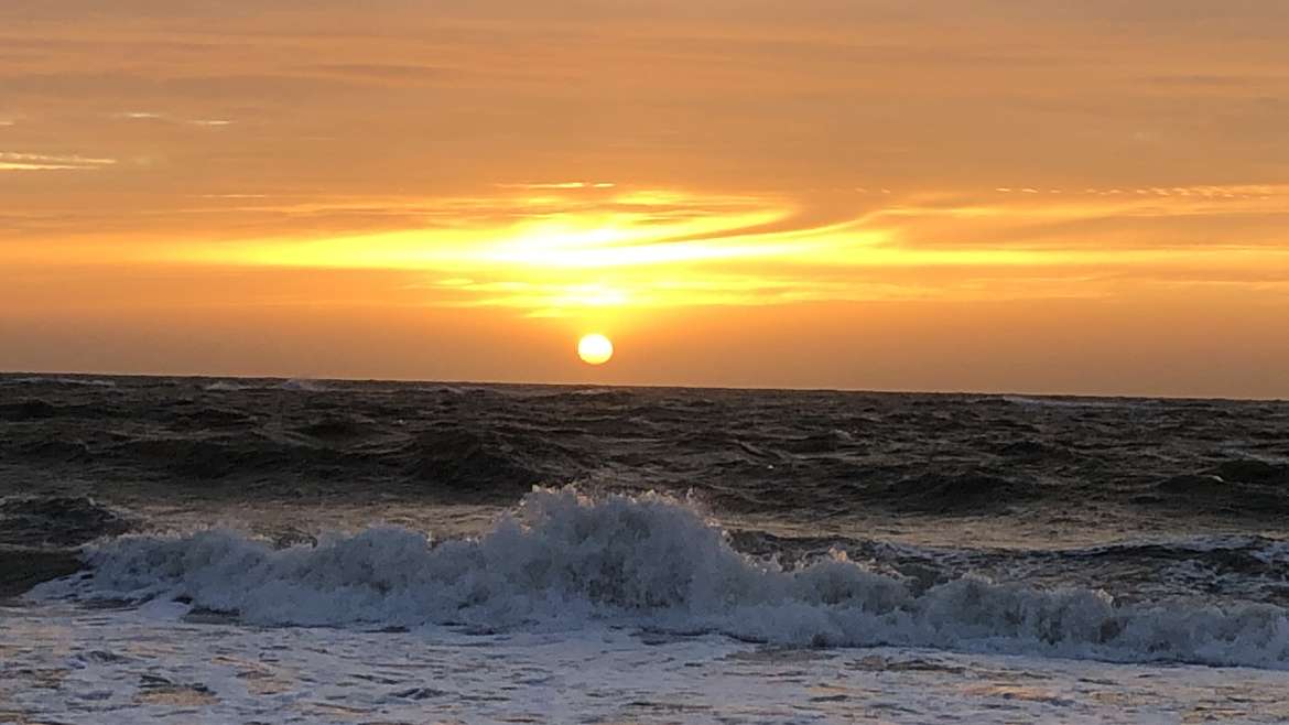 Sonnenuntergang am Strand in Zeeland